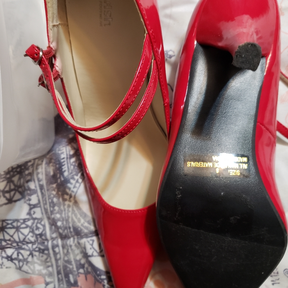 Red heels - Picture 2 of 3